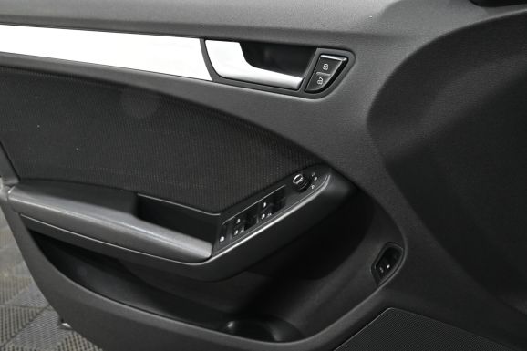 Audi A4, 2.0 л, Робот, 2011 фото 9