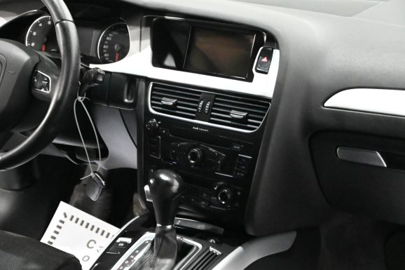 Audi A4, 2.0 л, Робот, 2011 фото 2