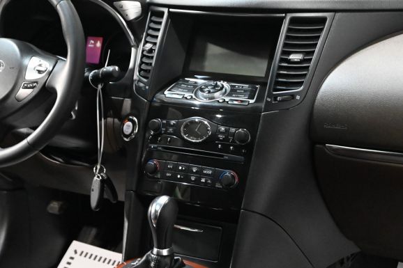 Infiniti QX70, 3.0 л, АТ, 2016 фото 11