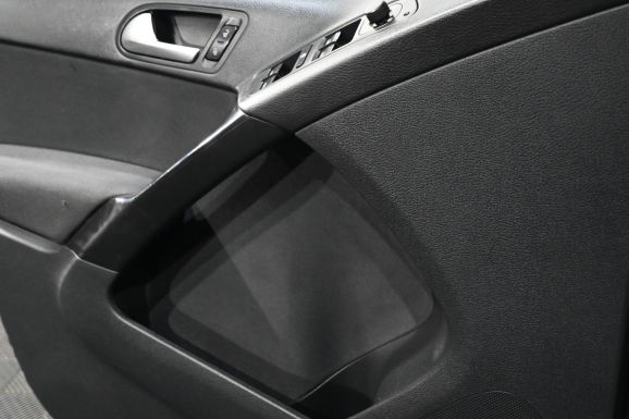 Volkswagen Tiguan, 2.0 л, АТ, 2012 фото 1