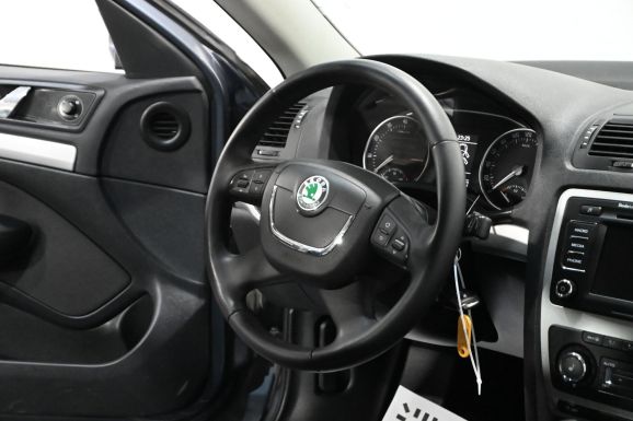 Skoda Octavia, 1.8 л, АТ, 2011 фото 10