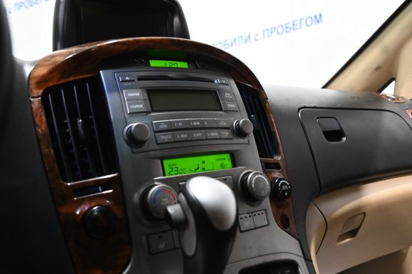 Hyundai Grand Starex, 2.5 л, АТ, 2009 фото 2