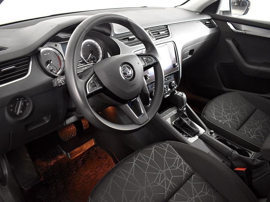 Skoda Octavia, 1.4 л, Робот, 2020 фото 7