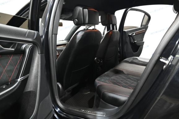 Volkswagen Passat, 1.8 л, Робот, 2013 фото 8