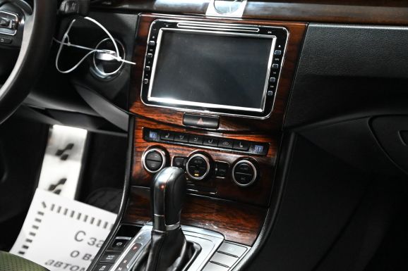 Volkswagen Passat, 1.8 л, Робот, 2013 фото 11