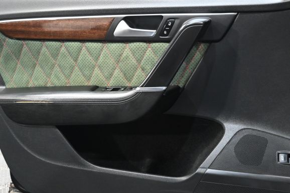 Volkswagen Passat, 1.8 л, Робот, 2013 фото 1