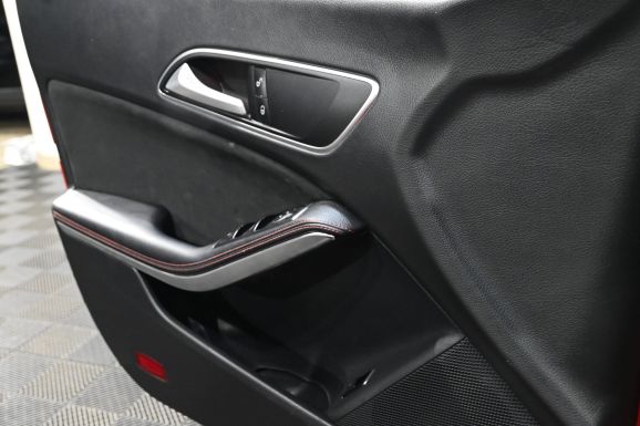 Mercedes-Benz CLA, 1.6 л, Робот, 2014 фото 1