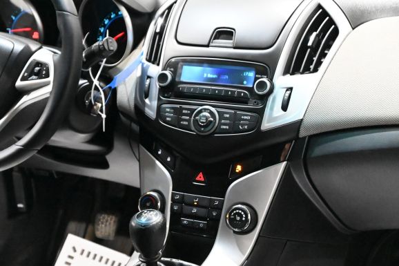 Chevrolet Cruze, 1.8 л, МТ, 2013 фото 10