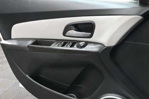 Chevrolet Cruze, 1.8 л, МТ, 2013 фото 2