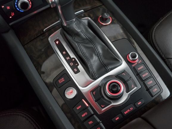 Audi Q7, 3.0 л, АТ, 2010 фото 2