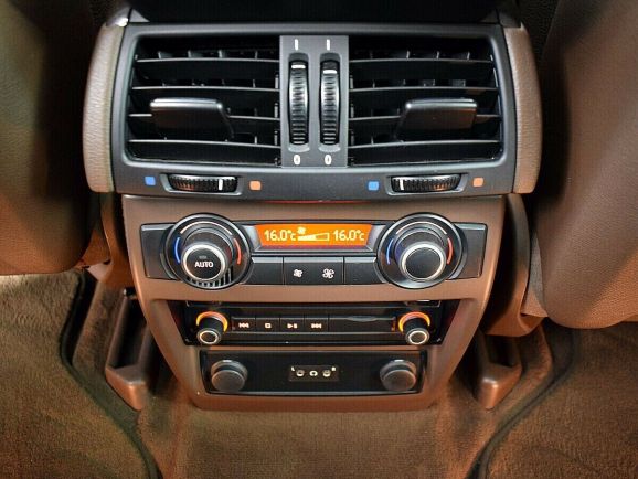 BMW X5, 4.8 л, АТ, 2010 фото 8