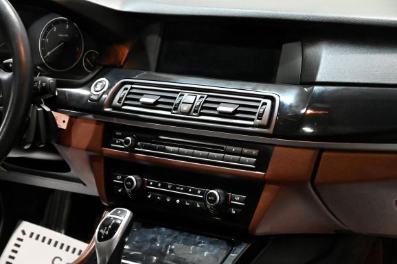 BMW 5 серии, 3.0 л, АТ, 2010 фото 11