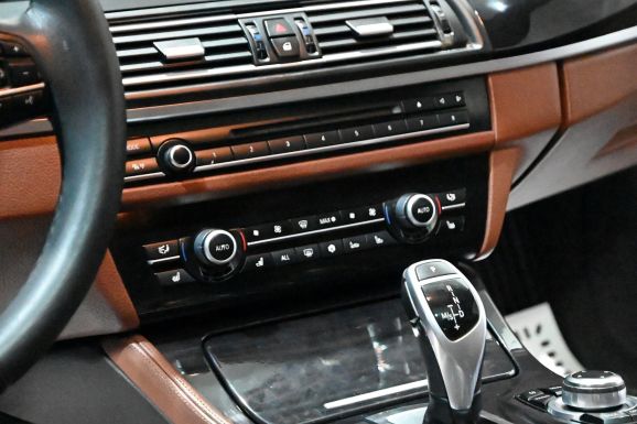 BMW 5 серии, 3.0 л, АТ, 2010 фото 12