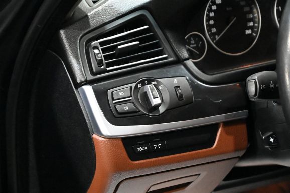 BMW 5 серии, 3.0 л, АТ, 2010 фото 14