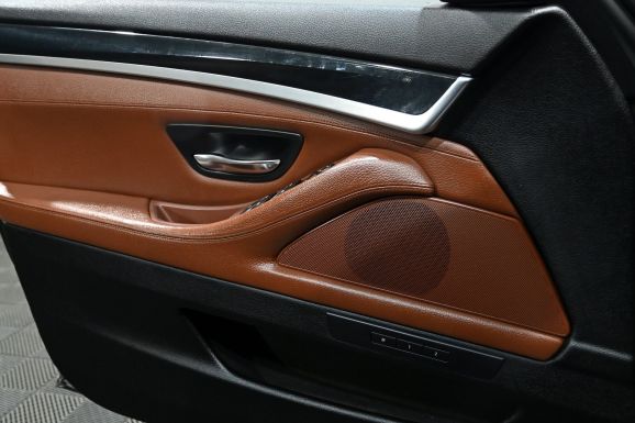 BMW 5 серии, 3.0 л, АТ, 2010 фото 16