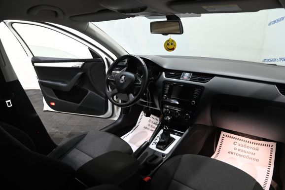 Skoda Octavia, 1.8 л, Робот, 2013 фото 8