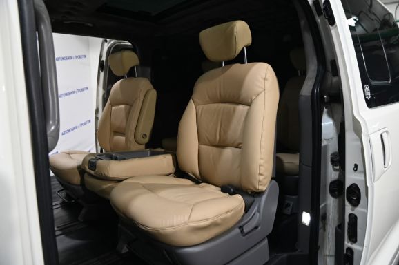 Hyundai Grand Starex, 2.5 л, АТ, 2011 фото 2