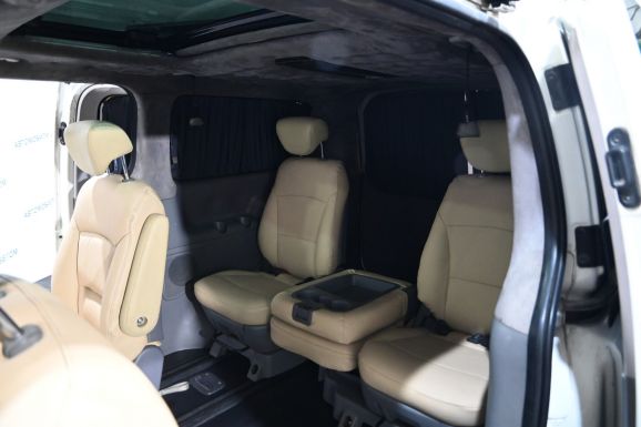 Hyundai Grand Starex, 2.5 л, АТ, 2011 фото 1