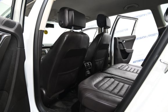 Volkswagen Passat, 2.0 л, Робот, 2012 фото 8