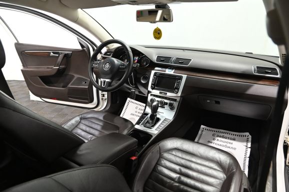 Volkswagen Passat, 2.0 л, Робот, 2012 фото 9