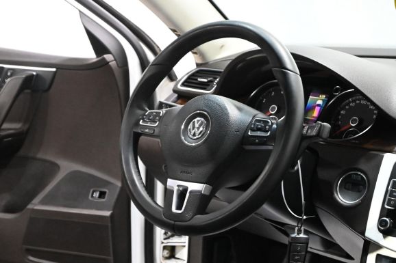 Volkswagen Passat, 2.0 л, Робот, 2012 фото 10