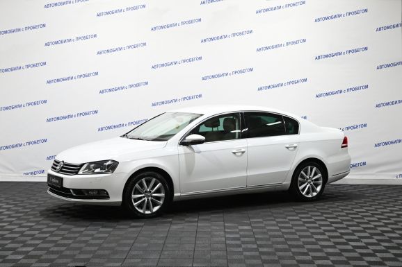 Volkswagen Passat, 1.8 л, Робот, 2012 фото 3