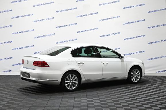 Volkswagen Passat, 1.8 л, Робот, 2012 фото 4