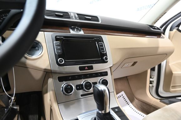 Volkswagen Passat, 1.8 л, Робот, 2012 фото 7