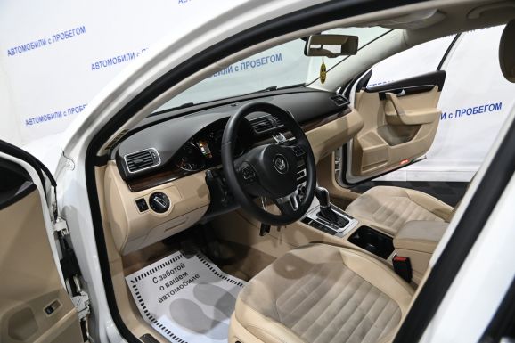 Volkswagen Passat, 1.8 л, Робот, 2012 фото 10