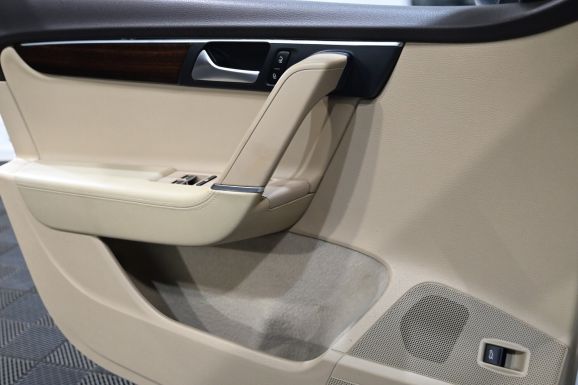 Volkswagen Passat, 1.8 л, Робот, 2012 фото 12