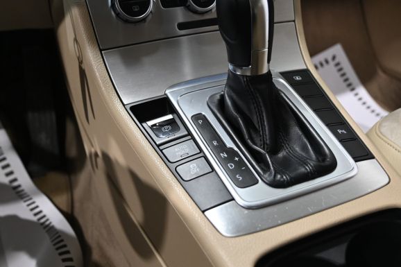 Volkswagen Passat, 1.8 л, Робот, 2012 фото 2