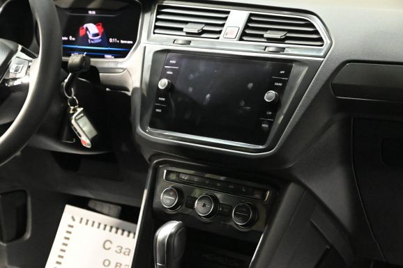 Volkswagen Tiguan, 1.4 л, Робот, 2018 фото 11