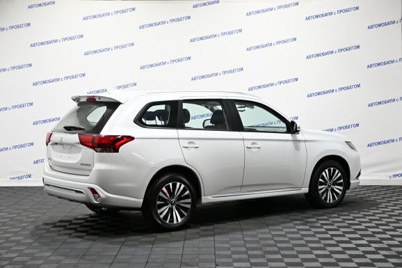 Mitsubishi Outlander, 2.0 л, Вариатор, 2022 фото 4