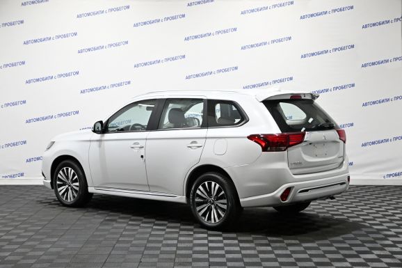 Mitsubishi Outlander, 2.0 л, Вариатор, 2022 фото 6