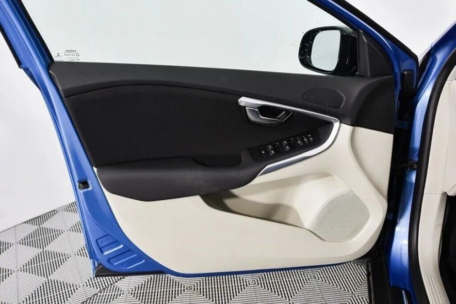 Volvo V40, 1.6 л, Робот, 2014 фото 5