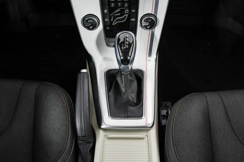 Volvo V40, 1.6 л, Робот, 2014 фото 9