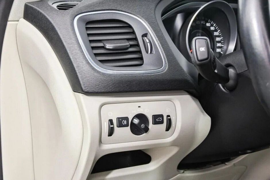 Volvo V40, 1.6 л, Робот, 2014 фото 10