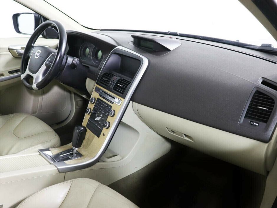 Volvo XC60, 2.4 л, АТ, 2010 фото 2