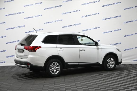 Mitsubishi Outlander, 2.0 л, Вариатор, 2015 фото 4