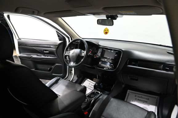 Mitsubishi Outlander, 2.0 л, Вариатор, 2015 фото 7