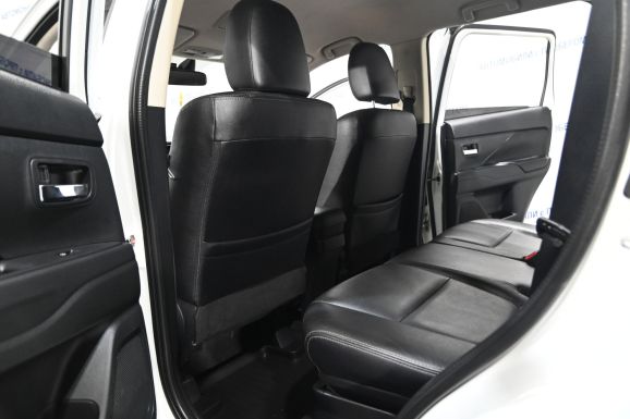 Mitsubishi Outlander, 2.0 л, Вариатор, 2015 фото 8