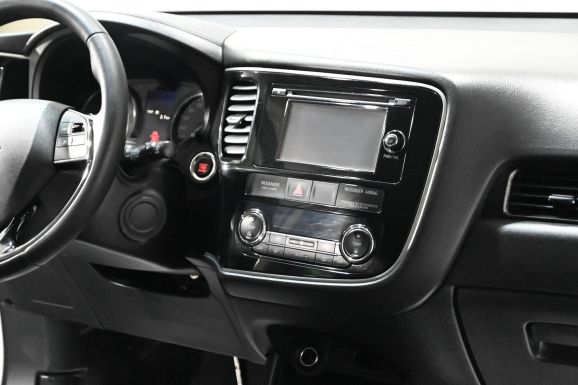 Mitsubishi Outlander, 2.0 л, Вариатор, 2015 фото 2