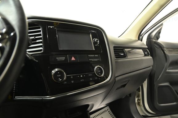 Mitsubishi Outlander, 2.0 л, Вариатор, 2015 фото 1
