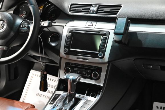 Volkswagen Passat, 1.4 л, Робот, 2010 фото 10