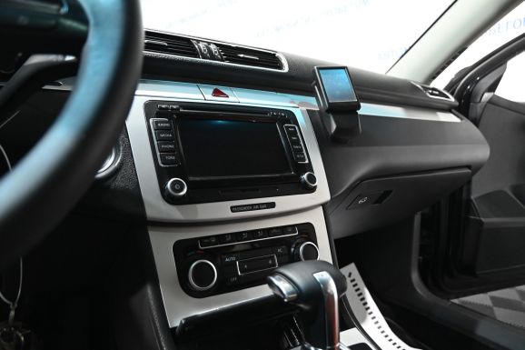 Volkswagen Passat, 1.4 л, Робот, 2010 фото 11