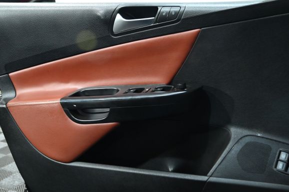 Volkswagen Passat, 1.4 л, Робот, 2010 фото 2