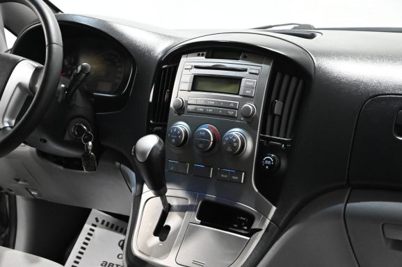 Hyundai H-1, 2.5 л, АТ, 2012 фото 2