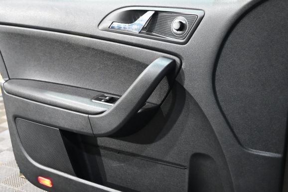 Skoda Yeti, 1.2 л, Робот, 2011 фото 9