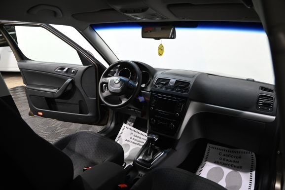 Skoda Yeti, 1.2 л, Робот, 2011 фото 10