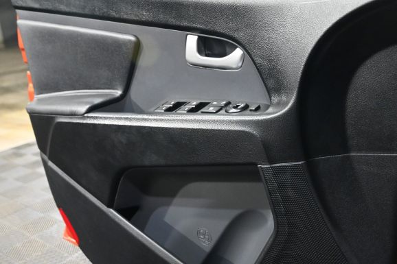 Kia Sportage, 2.0 л, АТ, 2010 фото 9